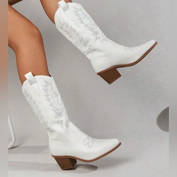 COPY - White boots. Only worn once - Picture 2 of 3
